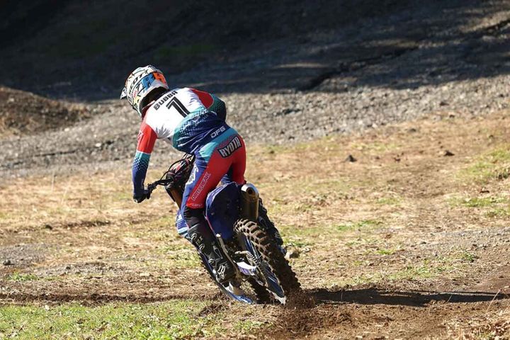 海外トップライダーの内側が腰が落ちている理由【馬場亮太のエンデューロチャンピオンライテク】