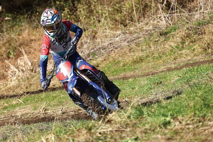 海外トップライダーの内側が腰が落ちている理由【馬場亮太のエンデューロチャンピオンライテク】