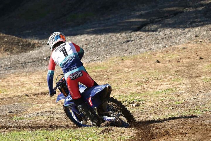 海外トップライダーの内側が腰が落ちている理由【馬場亮太のエンデューロチャンピオンライテク】