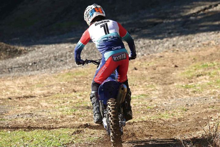 海外トップライダーの内側が腰が落ちている理由【馬場亮太のエンデューロチャンピオンライテク】