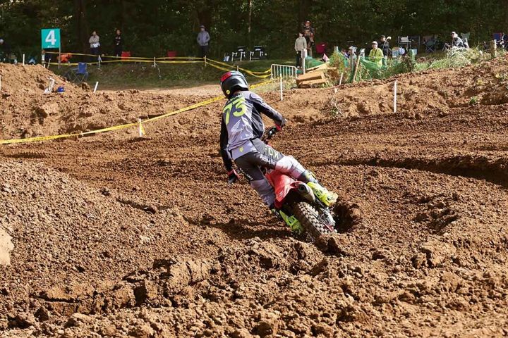 海外トップライダーの内側が腰が落ちている理由【馬場亮太のエンデューロチャンピオンライテク】