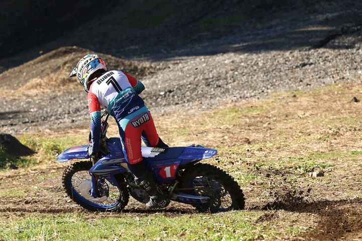 海外トップライダーの内側が腰が落ちている理由【馬場亮太のエンデューロチャンピオンライテク】