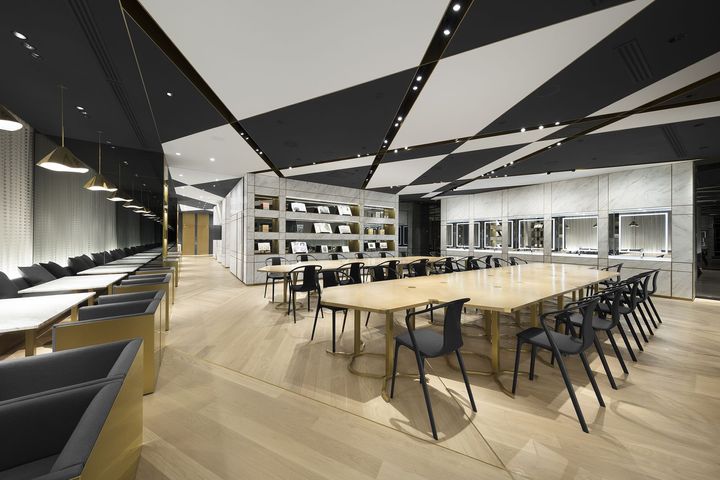 その時々のテーマに合わせたデザートなども用意。銀座には稀有なくつろげるカフェ。Photography by takumi ota