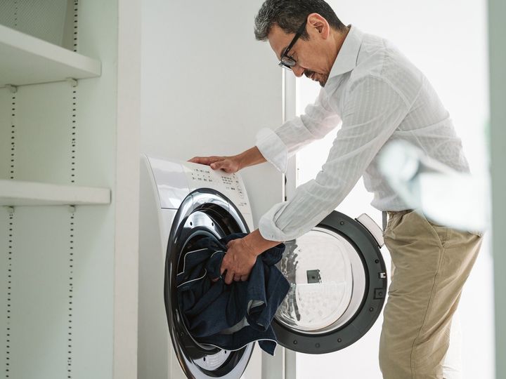 徳島県在住・57歳男性が実家暮らしを選ぶ理由とは？ All About ニュース編集部が実施した「実家暮らし」に関する調査から、現在実家暮らしをしている人の生活費や将来の計画などを紹介します。