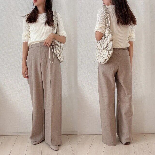 ユニクロブラッシュドジャージーワイドパンツ白ニットきれいめコーデ