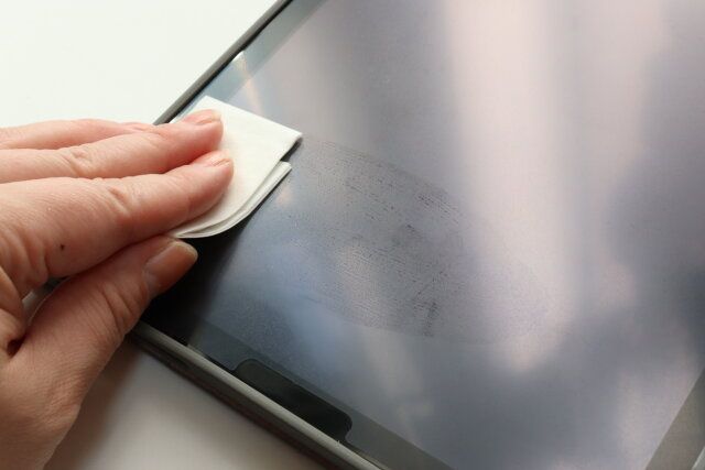 モニタークリーニングティッシュ（16枚） 使用例