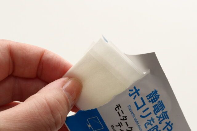 モニタークリーニングティッシュ（16枚） 中身