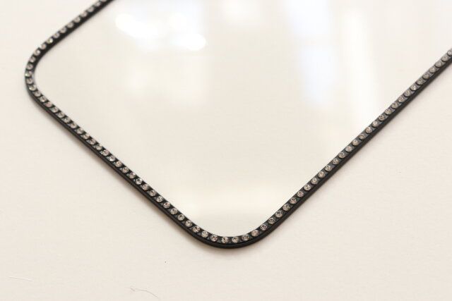 ダイソーのラインストーンフレーム画面保護強化ガラスはラインストーンの曇りが少なく綺麗