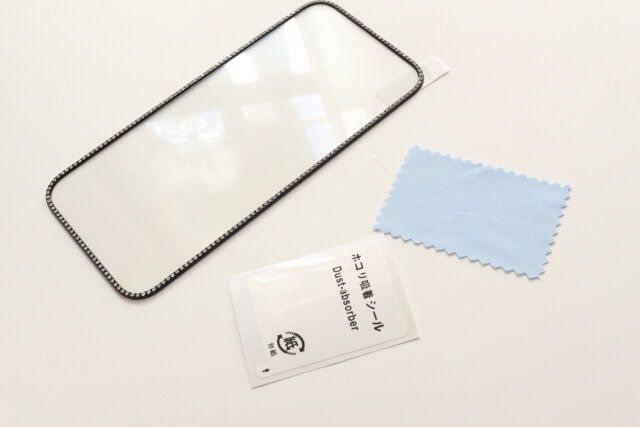 ダイソーのラインストーンフレーム画面保護強化ガラスのセット内容