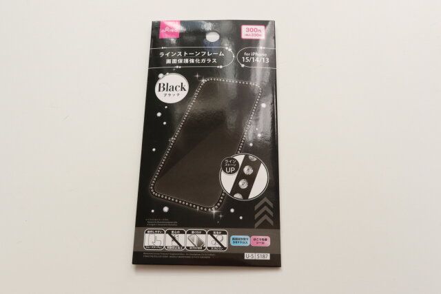 ダイソーのラインストーンフレーム画面保護強化ガラスのパッケージ