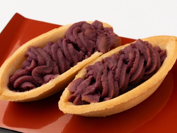 All About ニュース編集部が全国250人を対象に実施した「お土産に関するアンケート」の調査結果から、旅先で買いたい「沖縄県のお土産」ランキングを発表！ 2位「元祖 紅いもタルト（御菓子御殿）」を抑えた1位は？