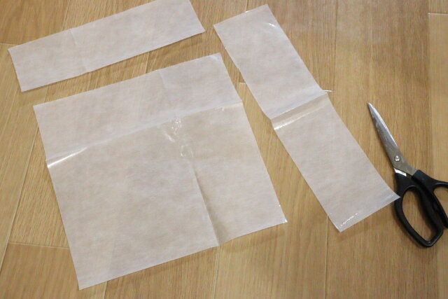 セリアの粘着フィルターシートはハサミで好きなサイズにカットできる