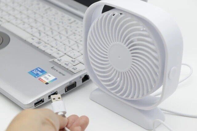 ダイソー 扇風機（USB、四角丸型、ブラケット付）