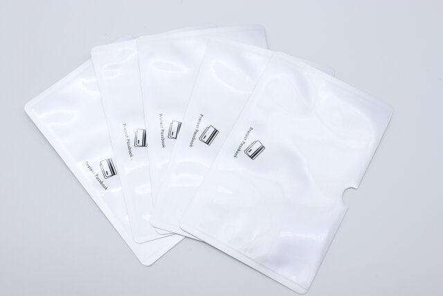 セリアのコスパ良い磁気不良防止 通帳ケース 5枚 ロゴ柄