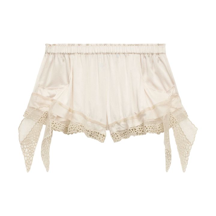 センシュアルなムード漂うランジェリーライクなショートパンツ ￥86,900／ISABEL MARANT