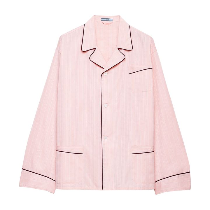 パジャマライクなエッセンスを取り入れたシャツ ￥313,500（予定価格）／PRADA