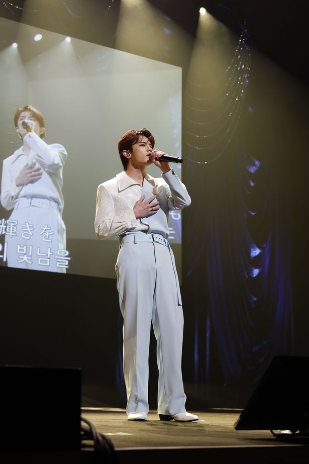 切なげに感情を込め熱唱するJuniさん (c)現役歌王 JAPAN 製作委員会