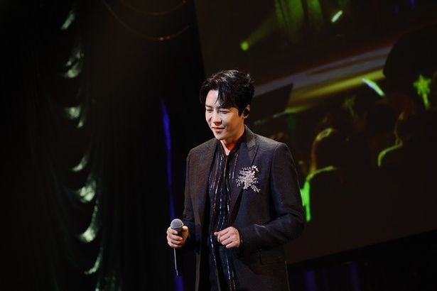 見事な歌唱力で圧倒 (c)現役歌王 JAPAN 製作委員会