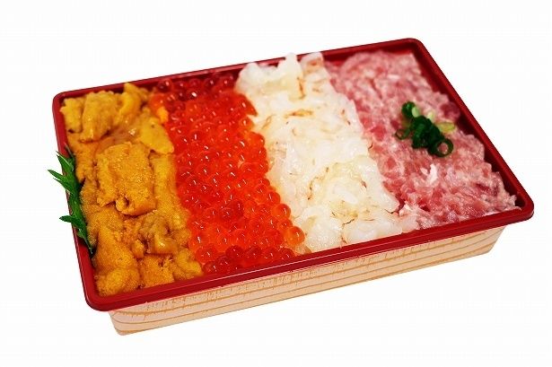 「角上魚類」が作る「四色丼」
