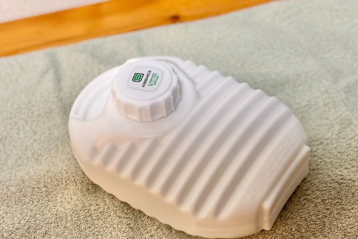 湯たんぽは100均で買える？その実力もチェック【ダイソー・セリア・キャンドゥ】