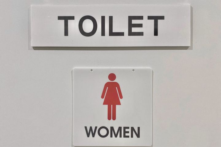 「女性の服を着ているから」は理由にならない