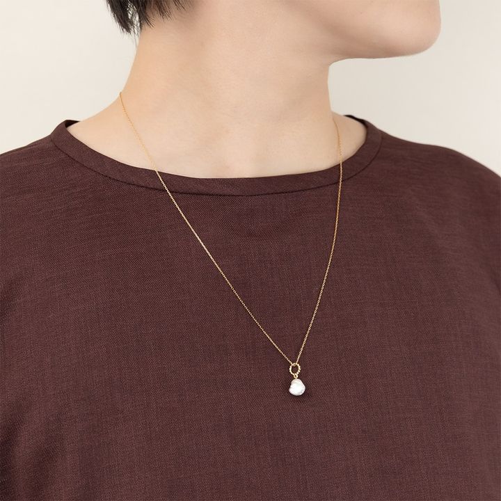 「Perlina -ペルリーナ-」チャーム（ネックレス使用例）