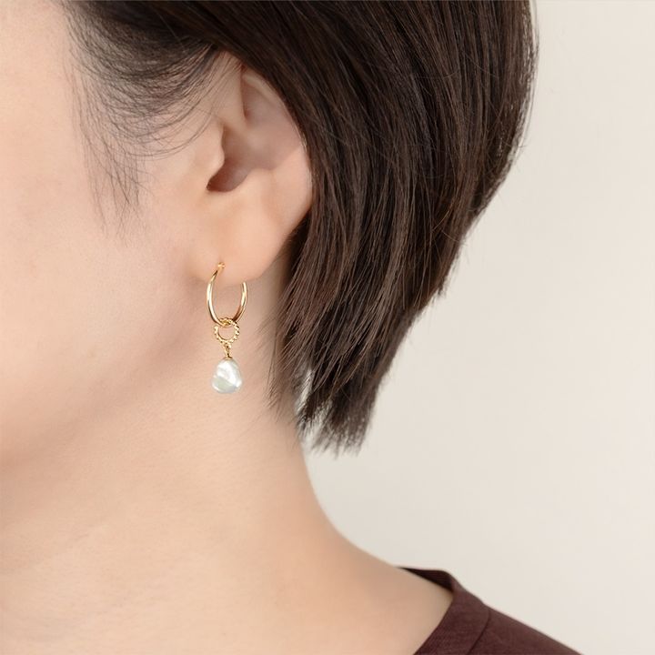 「Perlina -ペルリーナ-」チャーム（ピアス使用例）