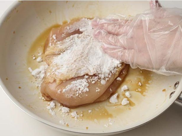 片栗粉をまぶす (C)みき／KADOKAWA