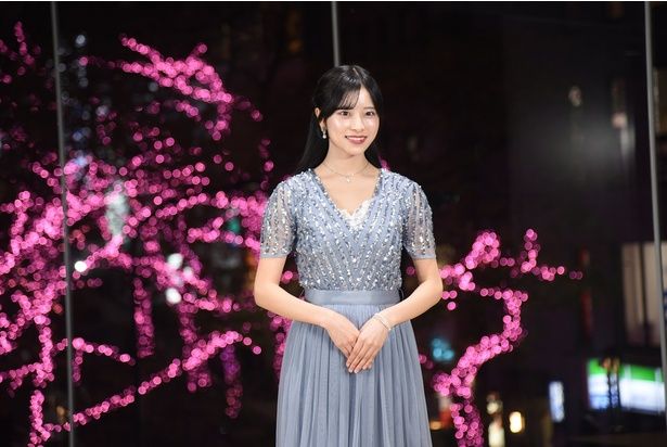 桜を連想させるイルミネーションを背景にフォトセッションを実施 撮影：ソムタム田井