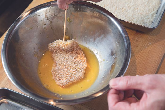 【笠原将弘さん】1枚150円の鶏むねで作る「ミラノ風カツレツ」。大さじ2杯入れるだけで魔法のように美味しくなります♪