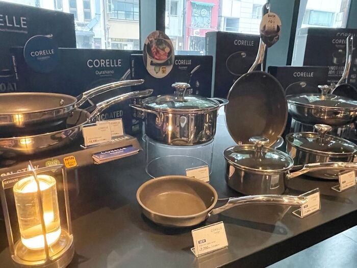 【プロも本気惚れ】フッ素加工なしで“こびりつかない”コレールの「新型フライパン」に大注目！ミシュランシェフが絶賛する実力とは？