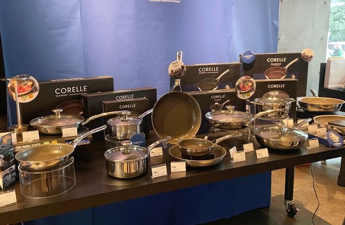 【プロも本気惚れ】フッ素加工なしで“こびりつかない”コレールの「新型フライパン」に大注目！ミシュランシェフが絶賛する実力とは？