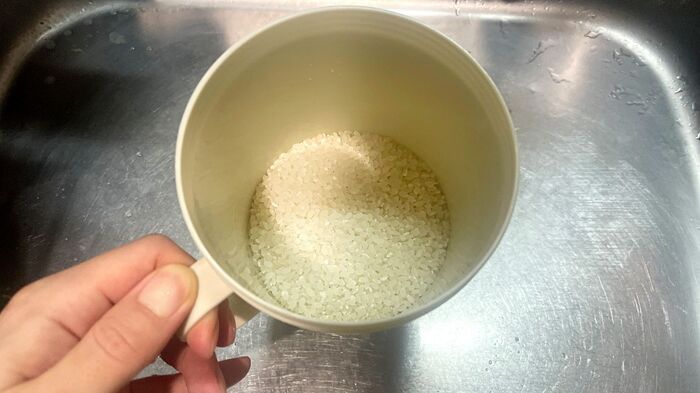 スリコの『一人炊き用炊飯マグ』が便利って本当？実際にご飯を炊いて試してみた！【実食レポ】