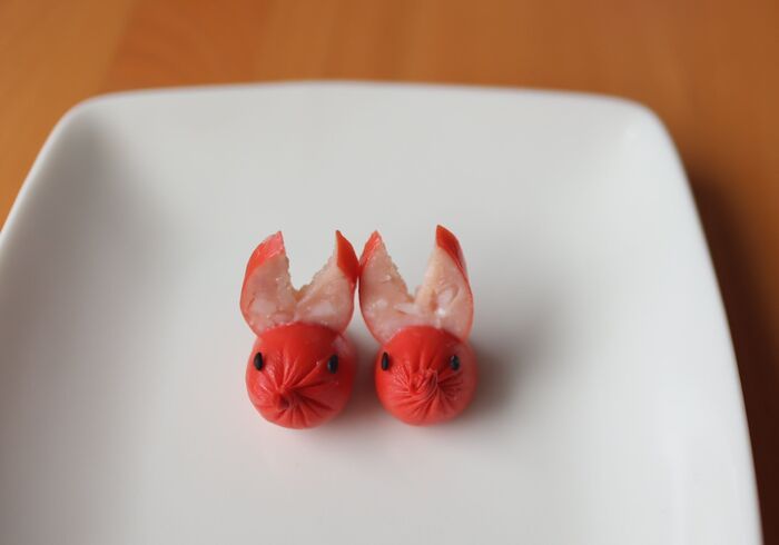 お弁当の中から『応援ウインナー』が登場♡「みんながんばれっ！」心がほっこりする〈簡単飾り切り4選〉に挑戦！