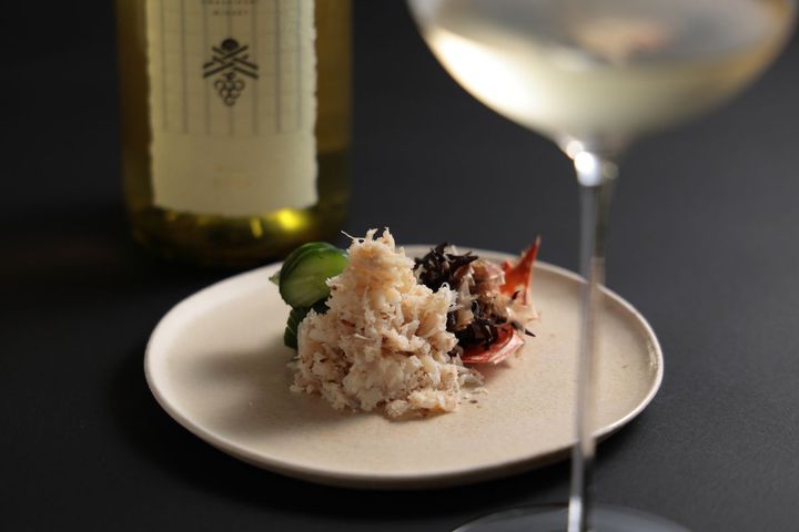 今年、VISON内に三重県産の食材にこだわる新店「伊勢前寿し 神貫」がオープン。