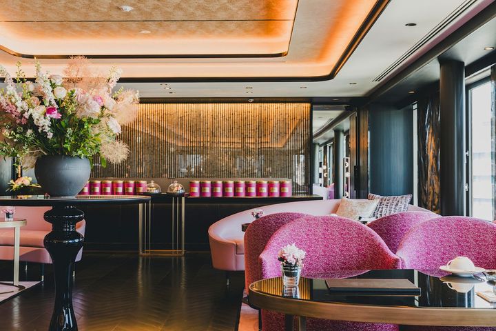 「サロン ド テ フォション」では12月25日まで、年末限定のクリスマスアフタヌーンティーを提供中。