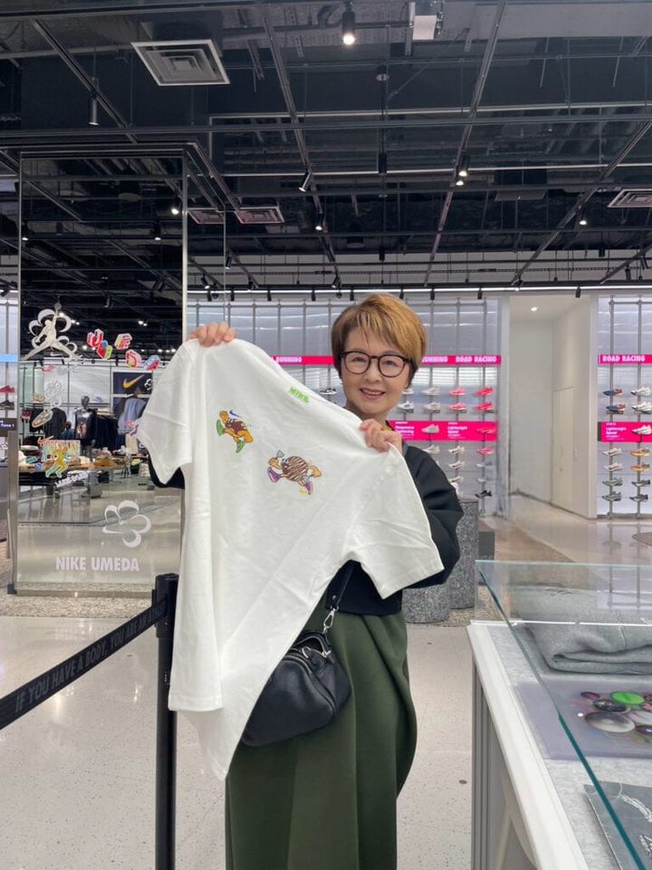 松本節子さんとできあがったTシャツ