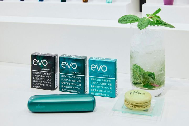 Ploom × NAKED, INC. ポップアップストア渋谷 ploom aura アクアグリーン エボ・ブラック・メンソール エボ・フレッシュ・ミント エボ・コールド・メンソール The SG Club オリジナルドリンク ピエール・エルメ・パリ マカロン
