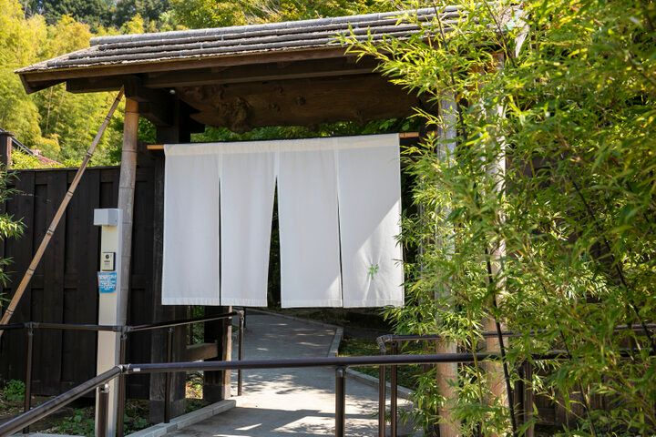 横浜の里山で見つけた上質な大人のカフェ♪築190年のお屋敷に佇む「久右衛門邸 納屋カフェ」