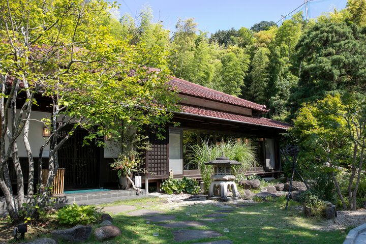 横浜の里山で見つけた上質な大人のカフェ♪築190年のお屋敷に佇む「久右衛門邸 納屋カフェ」