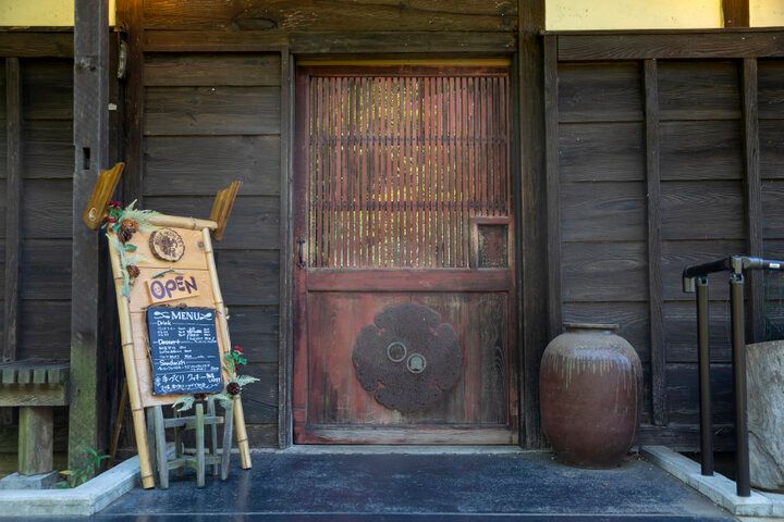 横浜の里山で見つけた上質な大人のカフェ♪築190年のお屋敷に佇む「久右衛門邸 納屋カフェ」