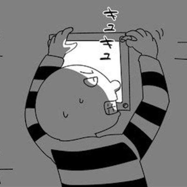 必死で窓をこじ開けた彼が見たのは…!? 画像提供：モノモース(@mono_moosu)