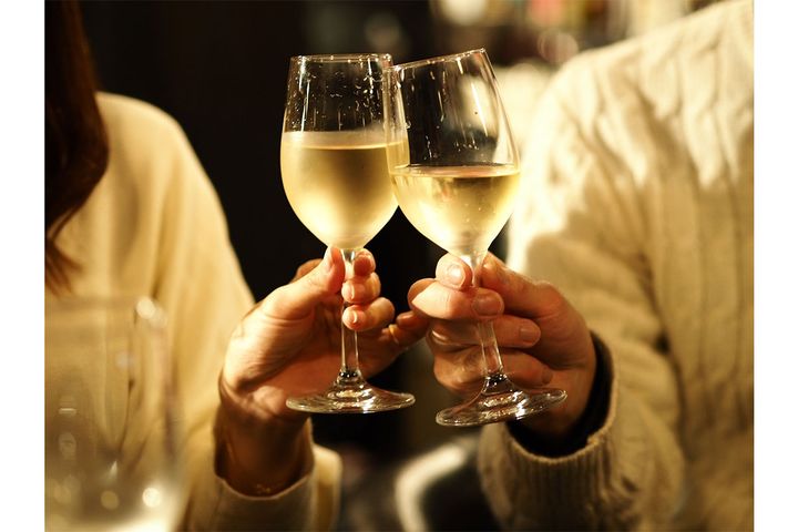 物価高で迎えるクリスマス…男女の会計問題