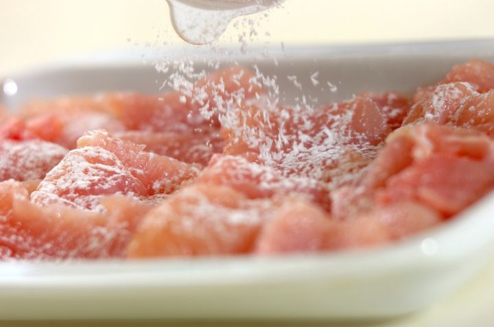 こってりが人気！ガリバタチキンの下準備1