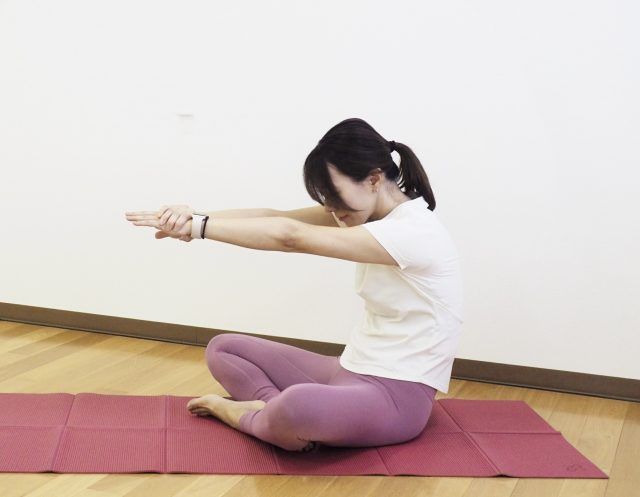 肩甲骨ストレッチ