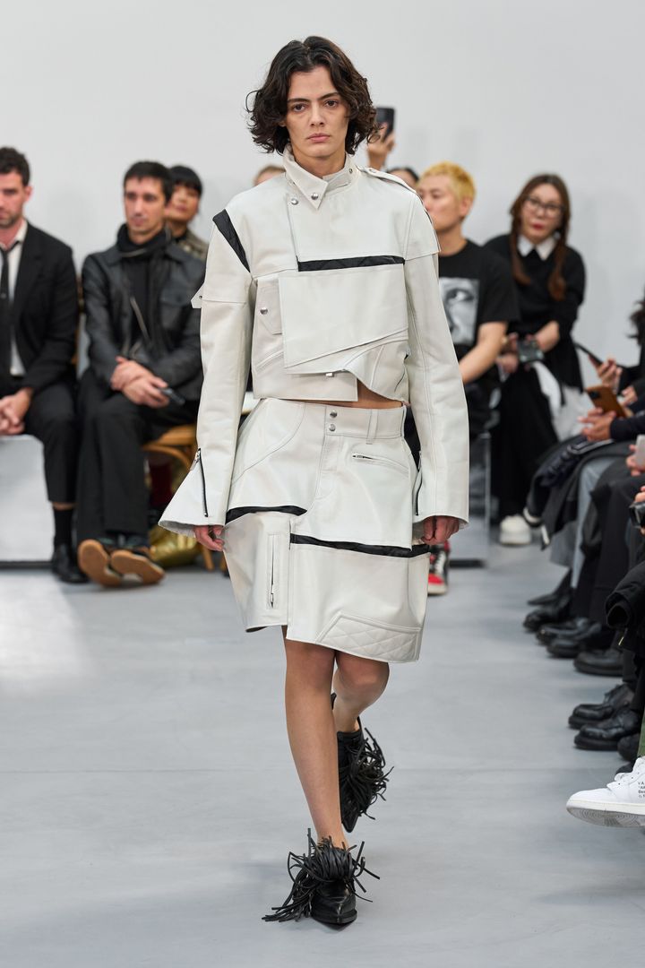 サカイ 2026年春夏コレクションより。