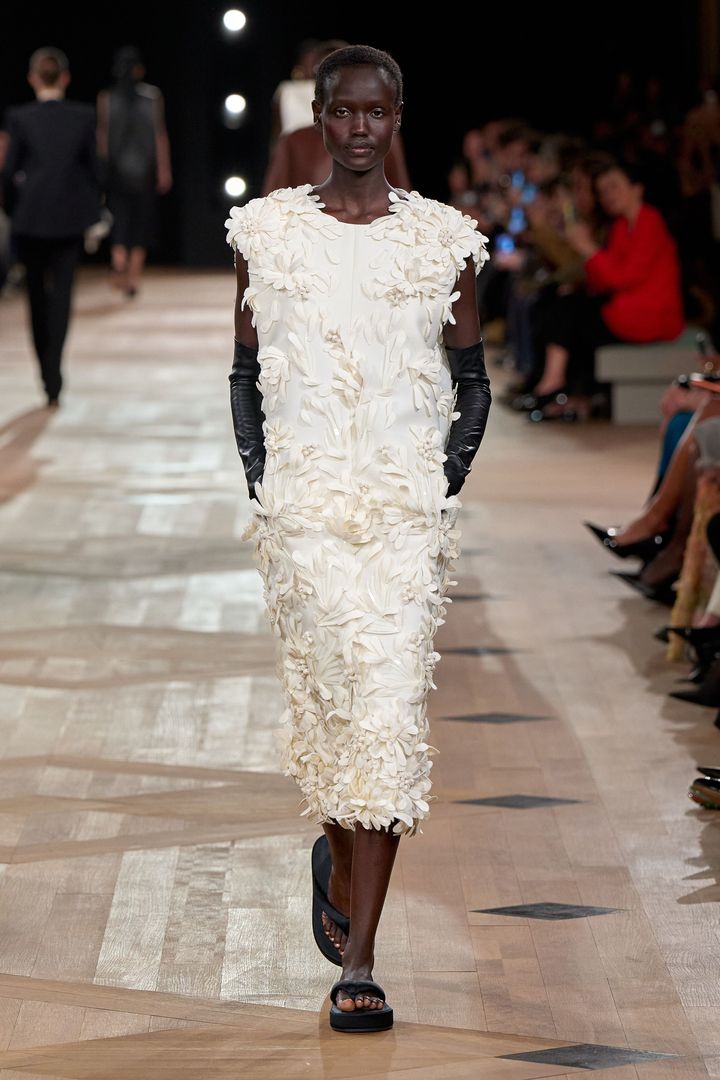 バレンシアガ 2026年春夏コレクションより。