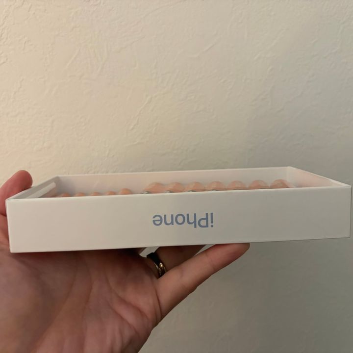 iPhone空ケースを横からみたところ