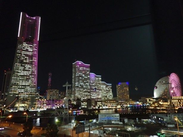 こちらは市民ラウンジから見える夜の景観だ 画像提供：横浜市総務局管理課