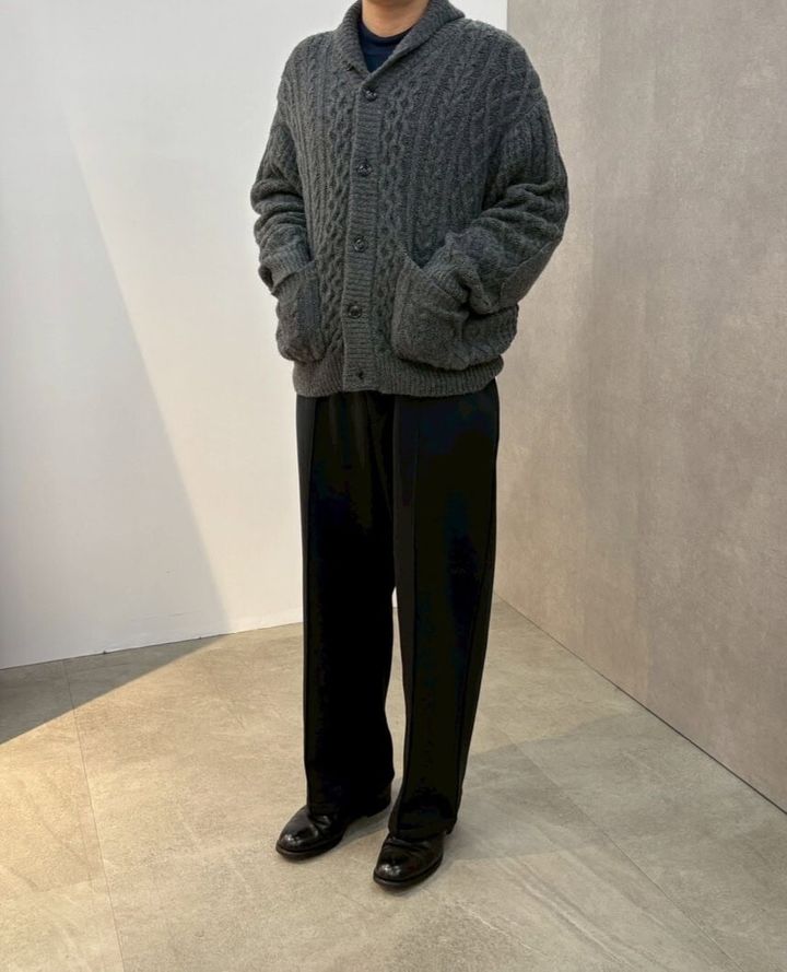 ケーブルショールカーディガン着用写真